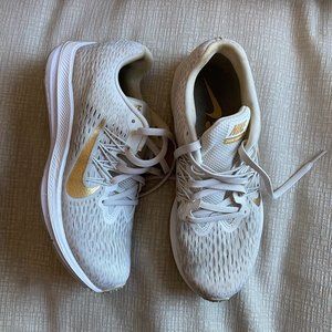 NIKE | Zoom Winflo 5 Runnings Shoes